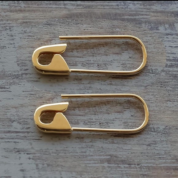 Reformation Jewelry - NWT safety pin earrings